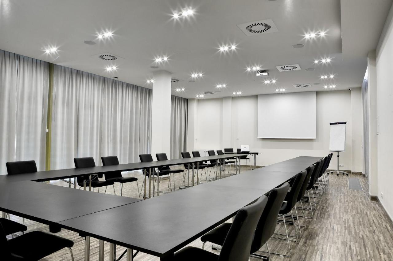 Hotel Moderno Познань Екстер'єр фото